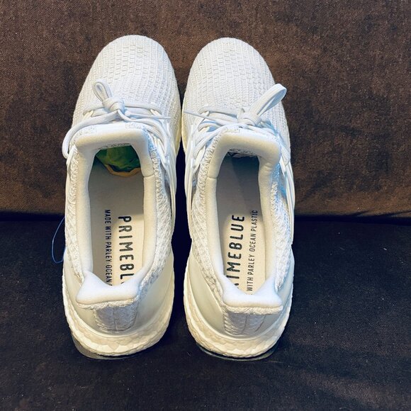 NEW Adidas UltraBoost 4.0 DNA Cloud White Men's Size 8.5 (MSRP:$190)